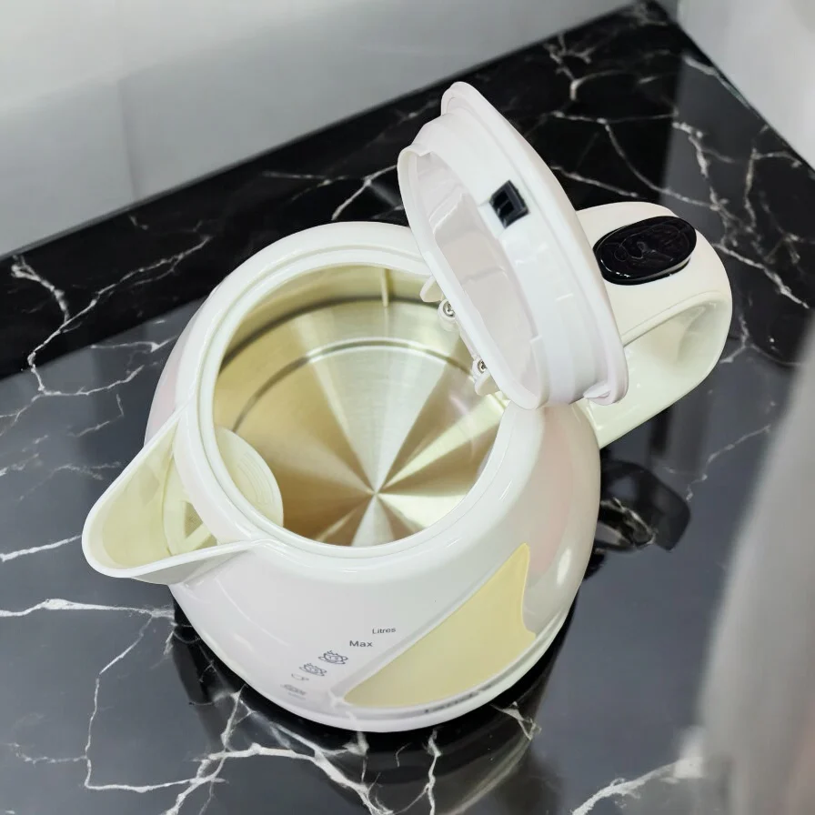 Landia 1.2L Electric Kettle - Image 3