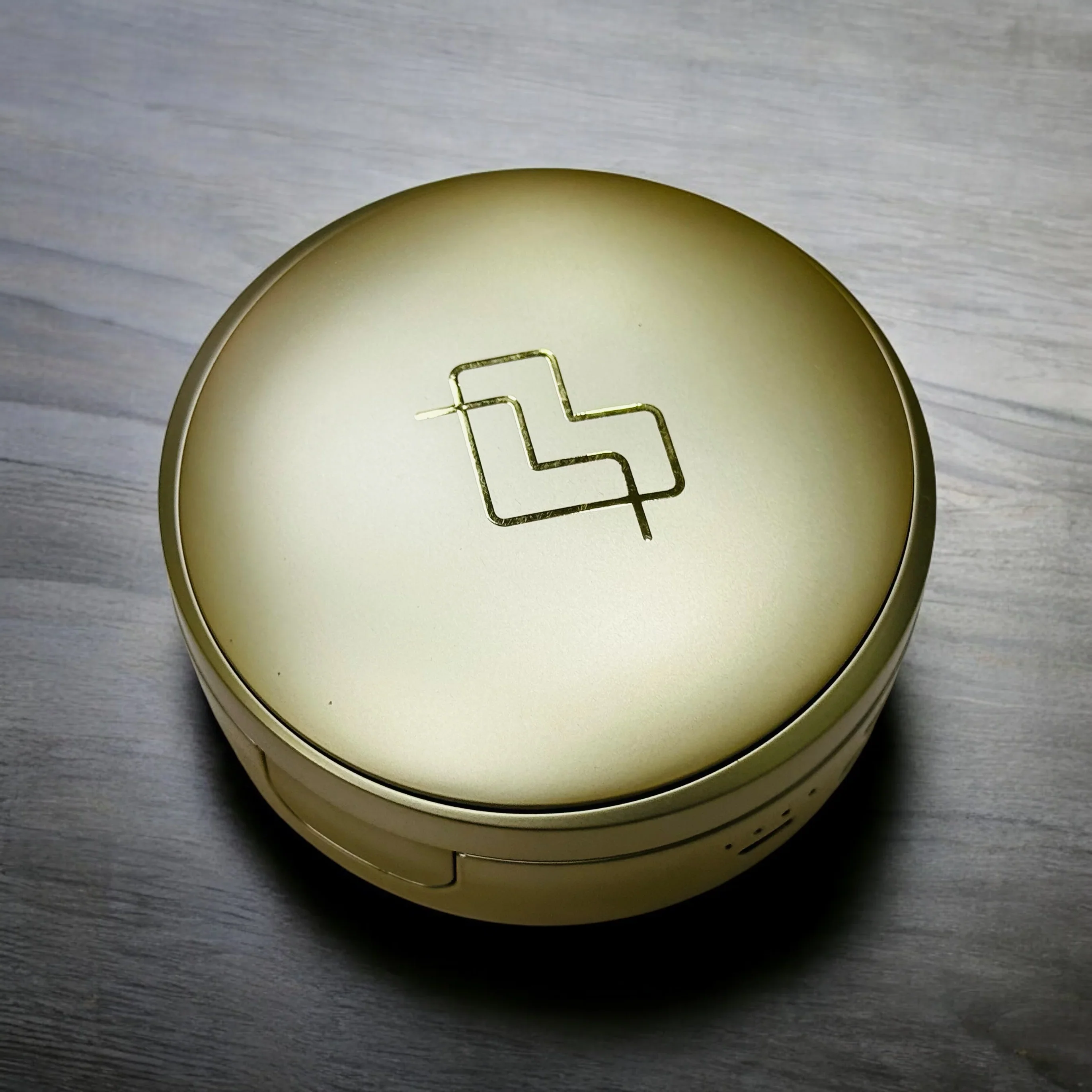 Makeup Base With 6800mAh Power Bank and LED Light - Image 2