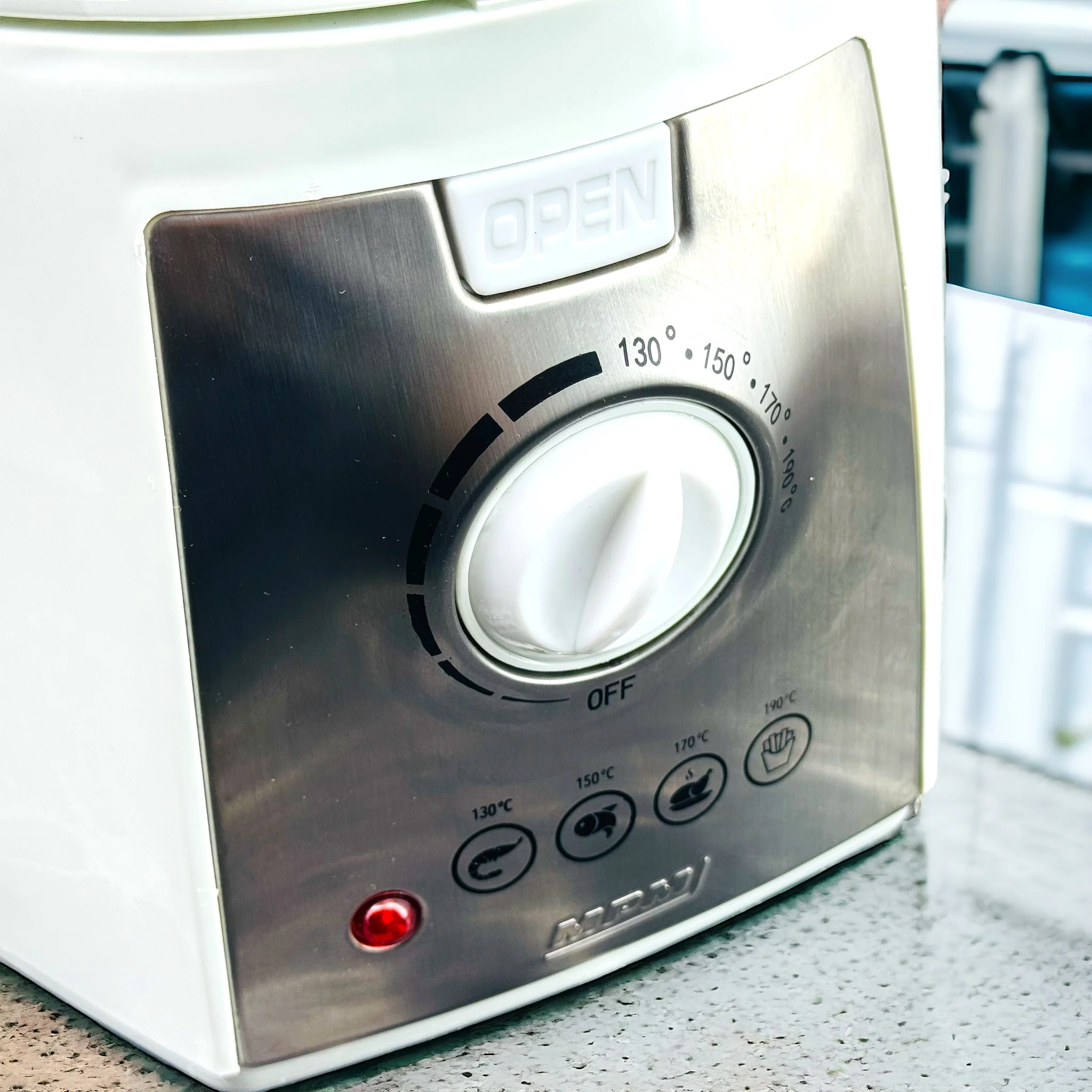 MPM Compact Electric Deep Fryer - 1.5 Litre - Image 4