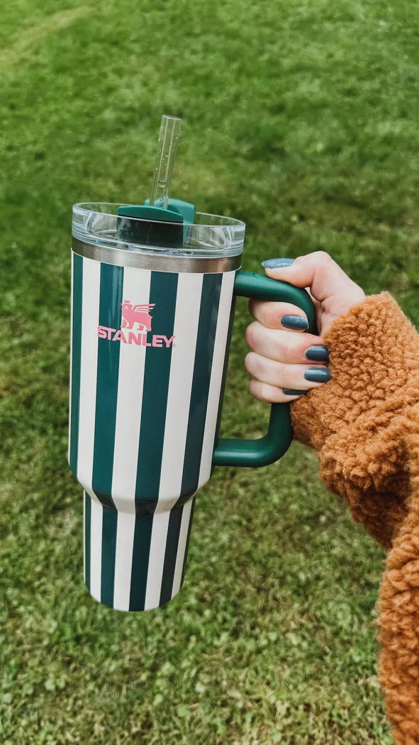 Stanley Quencher H2.0 FlowState™ Insulated Tumbler - 40 oz (1.8 Litre) - Travel and Eco-Friendly, Durable & Stainless Steel - Image 3