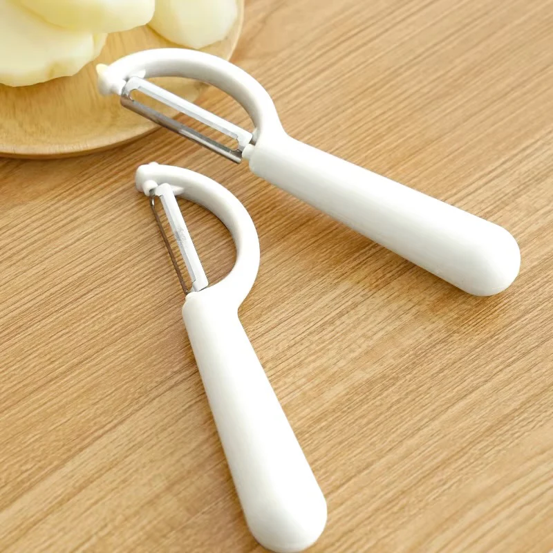 Ultra Sharp Julienne Fruit and Vegetable Peeler - Pack of 6 - Image 4