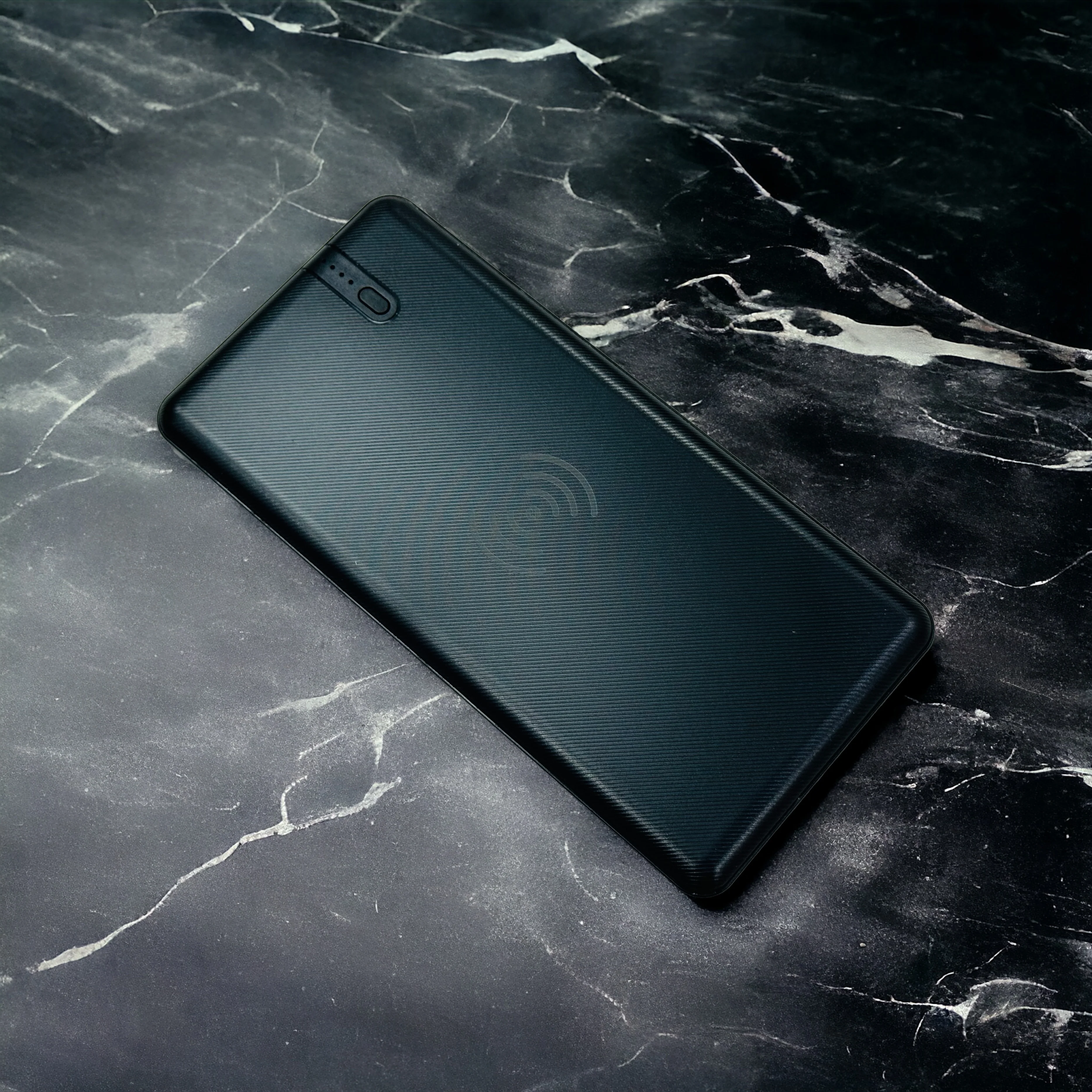EFM Portable Wireless power Bank 10000MAH Triple USB 15W Ultra Fast - Image 3